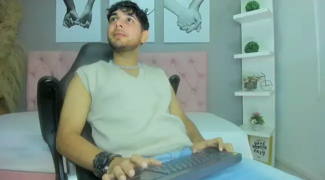 Snapshot of Samir_bear chatting on 02-05-25, 01:00 Samir bear online show from 02-05-25, 01:00