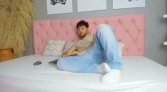 Snapshot of Samir_bear chatting on 02-12-25, 12:33 Samir bear online show from 02-12-25, 12:33