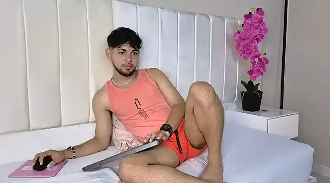 Snapshot of Samir_bear chatting on 02-26-25, 12:25 Samir bear online show from 02-26-25, 12:25