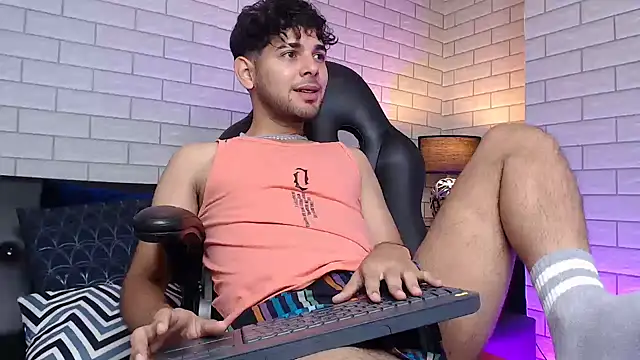 Snapshot of Samir_bear chatting on 03-08-25, 12:30 Samir bear online show from 03-08-25, 12:30