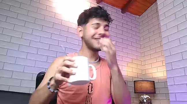 Snapshot of Samir_bear chatting on 03-08-25, 03:45 Samir bear online show from 03-08-25, 03:45