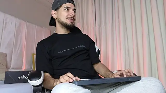 Samir bear online show from 10-31-25, 12:39