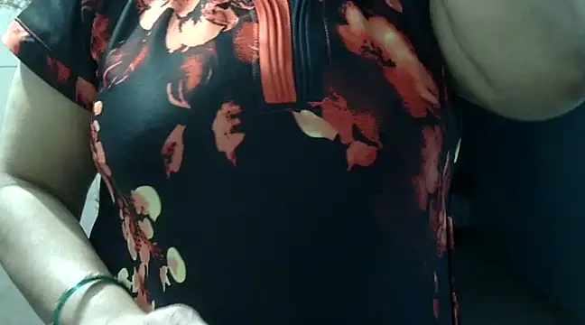 Housewife12 online show from 02-15-25, 07:50