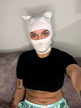 Nikki Hoee online show from 11-19-25, 10:21