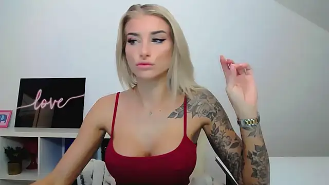 Lia Benini online show from 02-23-25, 01:10