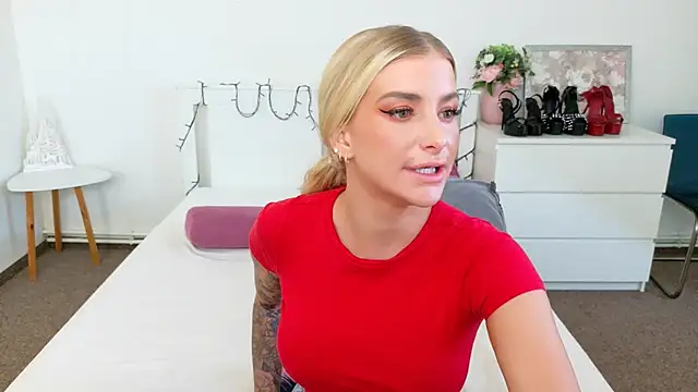 Lia Benini online show from 04-25-26, 07:11