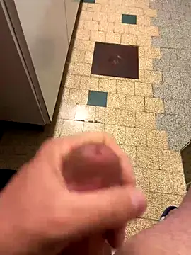 Snapshot of mikiss789 chatting on 11-02-25, 04:15 mikiss789 online show from 11-02-25, 04:15