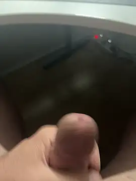 Snapshot of mikiss789 chatting on 11-28-25, 04:15 mikiss789 online show from 11-28-25, 04:15