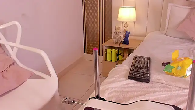 Snapshot of _dakota_a chatting on 03-09-25, 06:43 dakota a online show from 03-09-25, 06:43