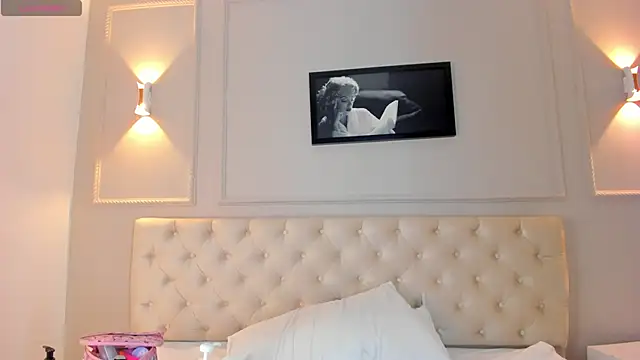 Snapshot of anniemartinezz chatting on 12-19-24, 12:45 anniemartinezz online show from 12-19-24, 12:45