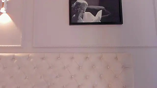 Snapshot of anniemartinezz chatting on 02-04-25, 03:04 anniemartinezz online show from 02-04-25, 03:04