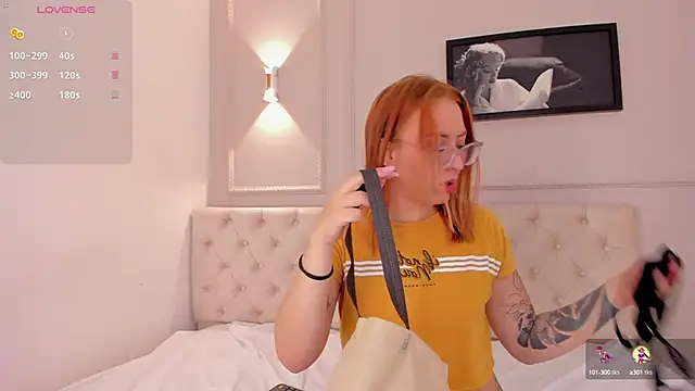 Snapshot of anniemartinezz chatting on 02-06-25, 11:43 anniemartinezz online show from 02-06-25, 11:43