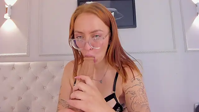 Snapshot of anniemartinezz chatting on 02-06-25, 05:51 anniemartinezz online show from 02-06-25, 05:51