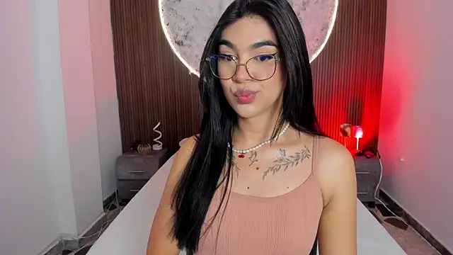 Snapshot of RoseCassie chatting on 05-11-26, 01:17 RoseCassie online show from 05-11-26, 01:17