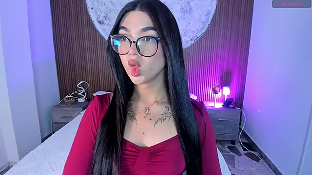 Snapshot of RoseCassie chatting on 05-20-26, 01:06 RoseCassie online show from 05-20-26, 01:06