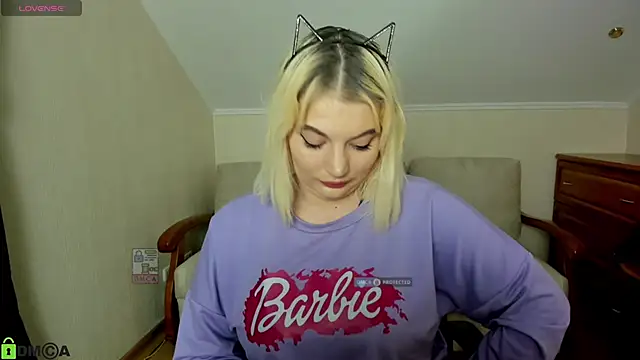 Snapshot of marykramberry chatting on 12-26-24, 07:27 marykramberry online show from 12-26-24, 07:27