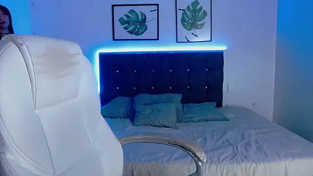 mia collens online show from 12-21-25, 12:51