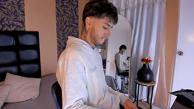 hinata itachi online show from 02-19-26, 03:57