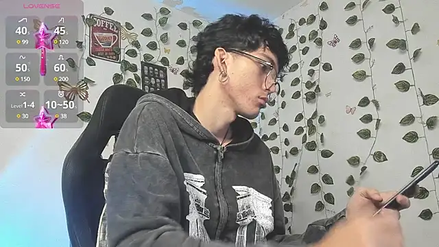 Snapshot of skinny_dann chatting on 03-16-25, 03:04 skinny dann online show from 03-16-25, 03:04