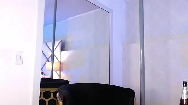 Snapshot of AmyRox_ chatting on 02-18-25, 11:33 AmyRox online show from 02-18-25, 11:33