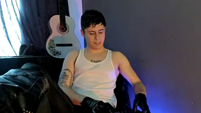 Snapshot of Antonello_Vannucci chatting on 11-21-25, 02:49 Antonello Vannucci online show from 11-21-25, 02:49