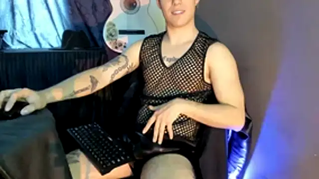 Snapshot of Antonello_Vannucci chatting on 11-27-25, 03:03 Antonello Vannucci online show from 11-27-25, 03:03