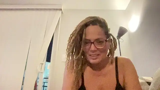 Snapshot of skarfos1babe69 chatting on 12-23-24, 11:49 skarfos1babe69 online show from 12-23-24, 11:49