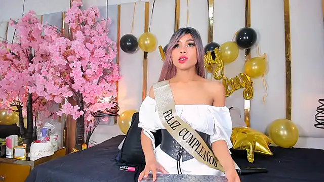 Snapshot of salomebenz chatting on 03-07-25, 12:58 salomebenz online show from 03-07-25, 12:58