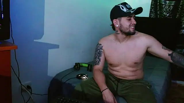 Snapshot of miia-liiam chatting on 12-01-25, 06:18 miia-liiam online show from 12-01-25, 06:18