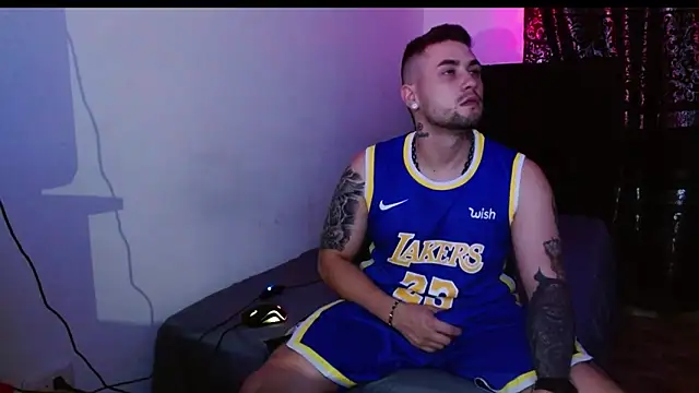 Snapshot of miia-liiam chatting on 12-04-25, 06:44 miia-liiam online show from 12-04-25, 06:44