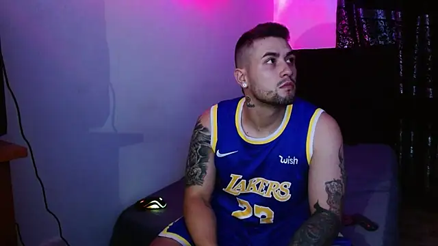 Snapshot of miia-liiam chatting on 12-05-25, 06:00 miia-liiam online show from 12-05-25, 06:00