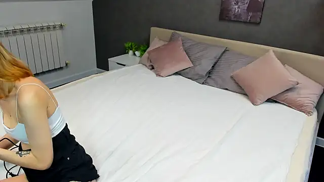 Snapshot of Mollly_Rouge chatting on 02-20-25, 12:08 Mollly Rouge online show from 02-20-25, 12:08