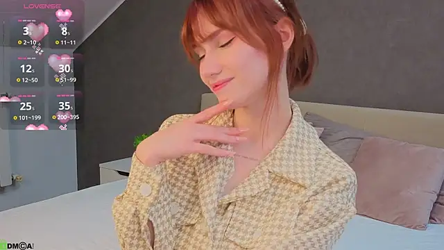 Snapshot of Mollly_Rouge chatting on 09-27-25, 12:48 Mollly Rouge online show from 09-27-25, 12:48