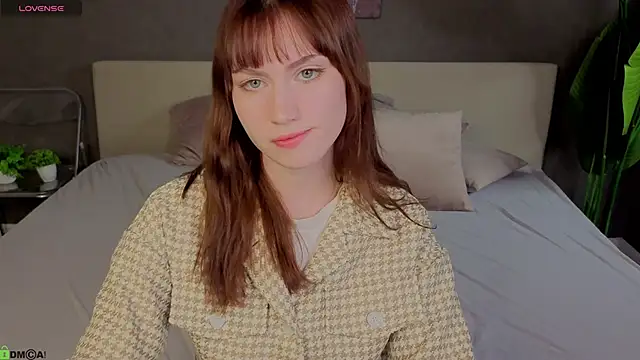 Snapshot of Mollly_Rouge chatting on 11-10-25, 12:20 Mollly Rouge online show from 11-10-25, 12:20