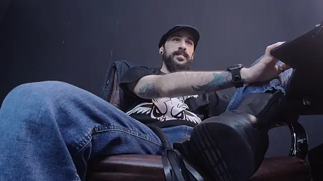 AxelColton online show from 02-05-25, 06:24