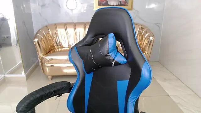 Snapshot of honey_torres_sub chatting on 11-21-25, 01:32 honey torres sub online show from 11-21-25, 01:32