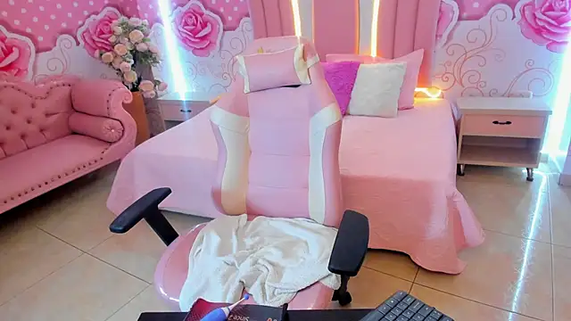 Lily Martinez online show from 01-22-25, 02:26