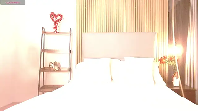 Snapshot of Sienna_Blake_ chatting on 10-10-25, 08:52 Sienna Blake online show from 10-10-25, 08:52