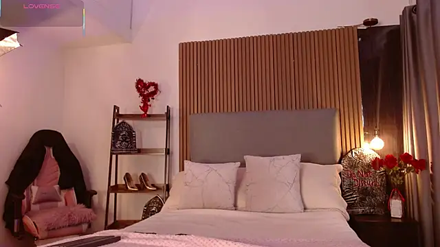 Snapshot of Sienna_Blake_ chatting on 10-14-25, 08:31 Sienna Blake online show from 10-14-25, 08:31