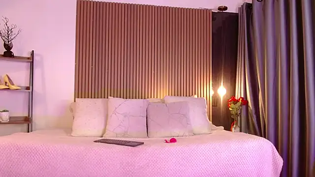 Snapshot of Sienna_Blake_ chatting on 11-15-25, 08:16 Sienna Blake online show from 11-15-25, 08:16