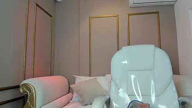 PerlaPreciosa online show from 12-18-25, 04:07