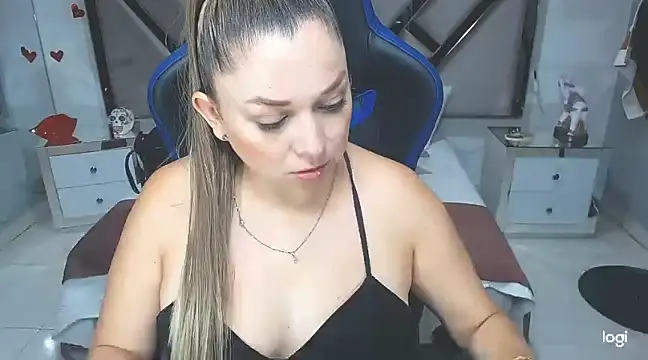 Snapshot of natalia5560 chatting on 02-06-25, 01:54 natalia5560 online show from 02-06-25, 01:54