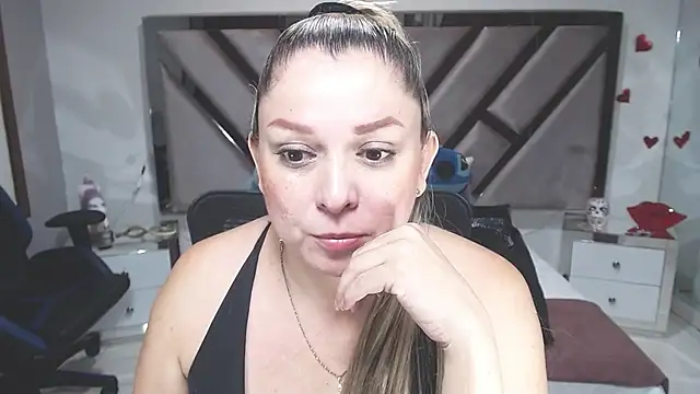 Snapshot of natalia5560 chatting on 02-17-25, 02:04 natalia5560 online show from 02-17-25, 02:04