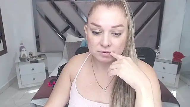 Snapshot of natalia5560 chatting on 03-11-25, 02:51 natalia5560 online show from 03-11-25, 02:51