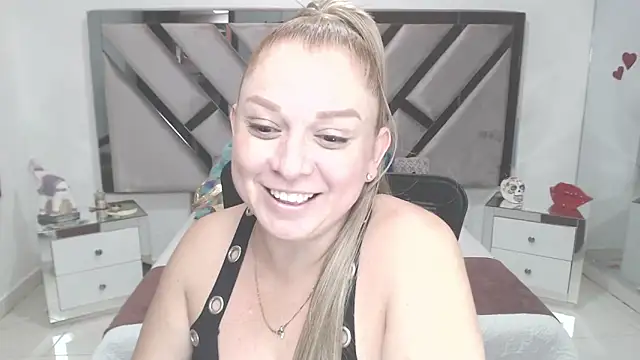 Snapshot of natalia5560 chatting on 03-14-25, 04:09 natalia5560 online show from 03-14-25, 04:09