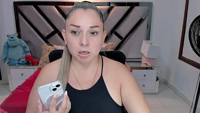 Snapshot of natalia5560 chatting on 09-10-25, 02:39 natalia5560 online show from 09-10-25, 02:39