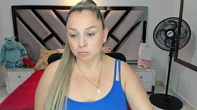 Snapshot of natalia5560 chatting on 09-14-25, 12:37 natalia5560 online show from 09-14-25, 12:37