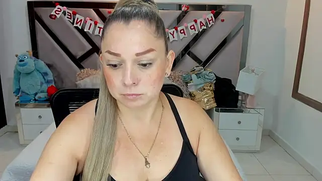 Snapshot of natalia5560 chatting on 09-24-25, 01:03 natalia5560 online show from 09-24-25, 01:03