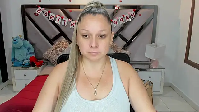 Snapshot of natalia5560 chatting on 09-28-25, 01:49 natalia5560 online show from 09-28-25, 01:49