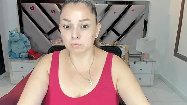 Snapshot of natalia5560 chatting on 10-06-25, 12:35 natalia5560 online show from 10-06-25, 12:35